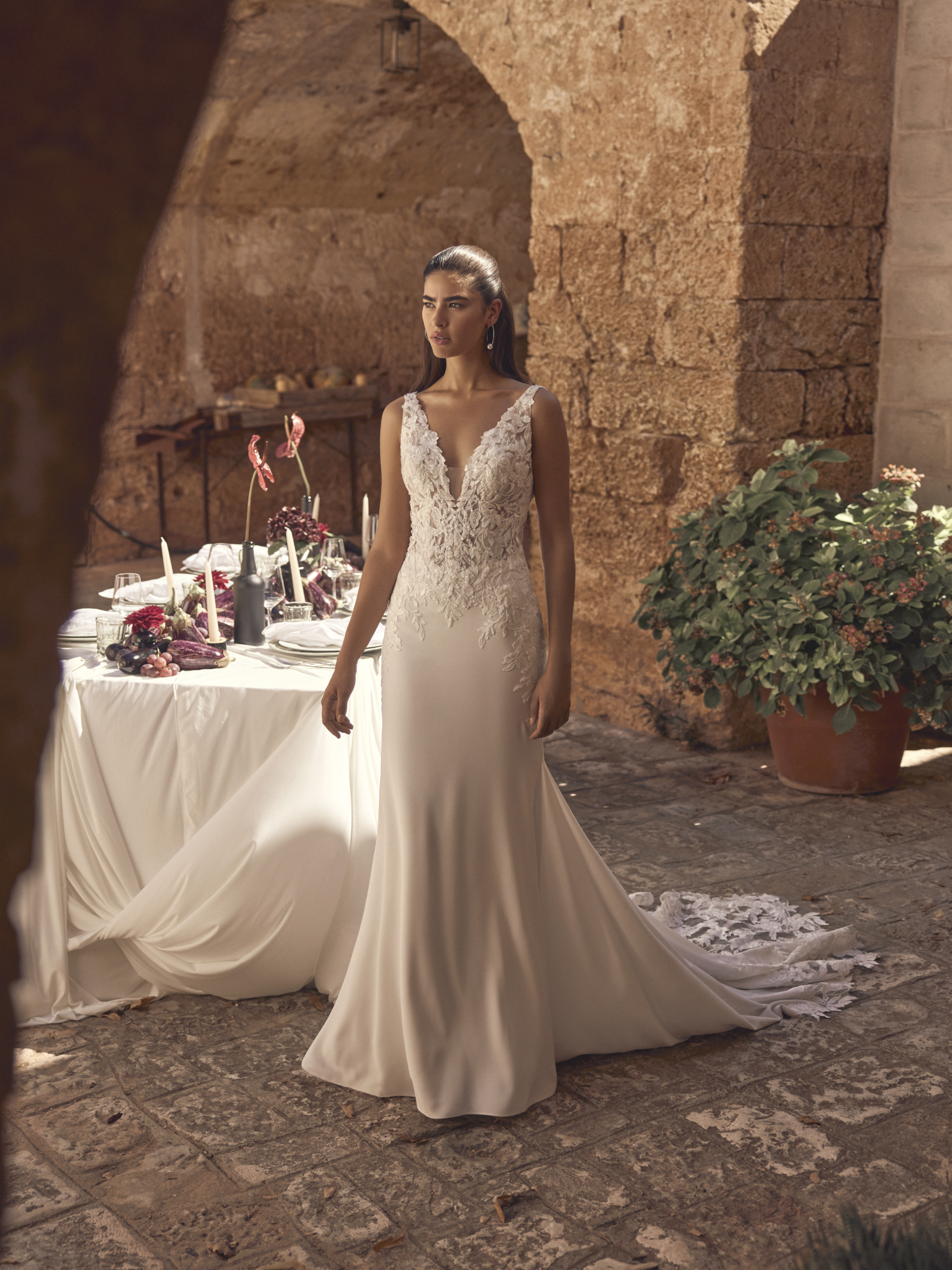 Modeca-Mariette-Trouwjurk-Beijer-Besselink-Bridal-Beltrum-Crepe-Pailletten-Bruid