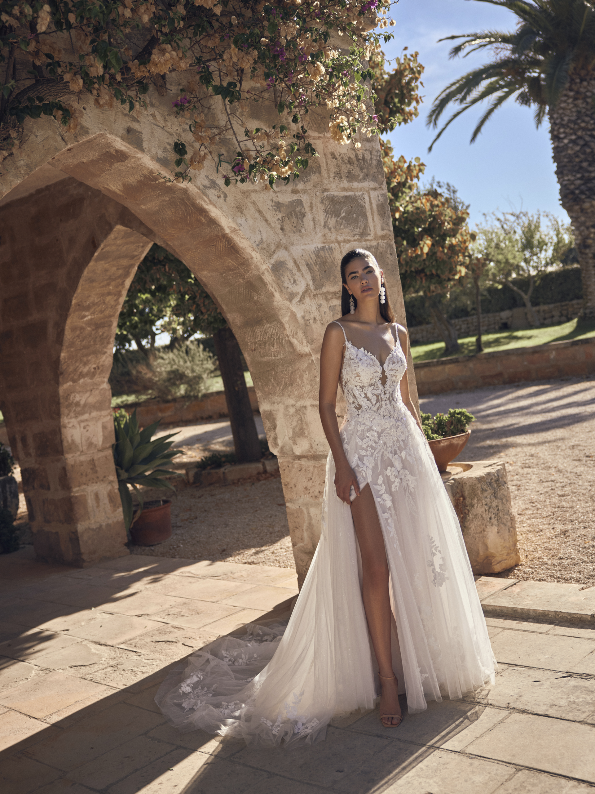 Modeca-Bridal-Mivonne-Trouwjurk-Romantisch-Modern-Beijer-Besselink-A-lijn-Split