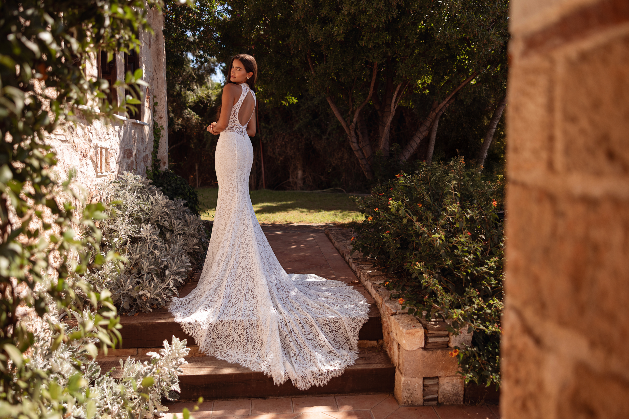 Cosmobella-8300-Trouwjurk-Kant-Lace-Bruidsjurken-Beijer-Besselink-Bridal-Gelderland Cosmobella-8300-Trouwjurk-Kant-Lace-Bruidsjurken-Beijer-Besselink-Bridal-Gelderland