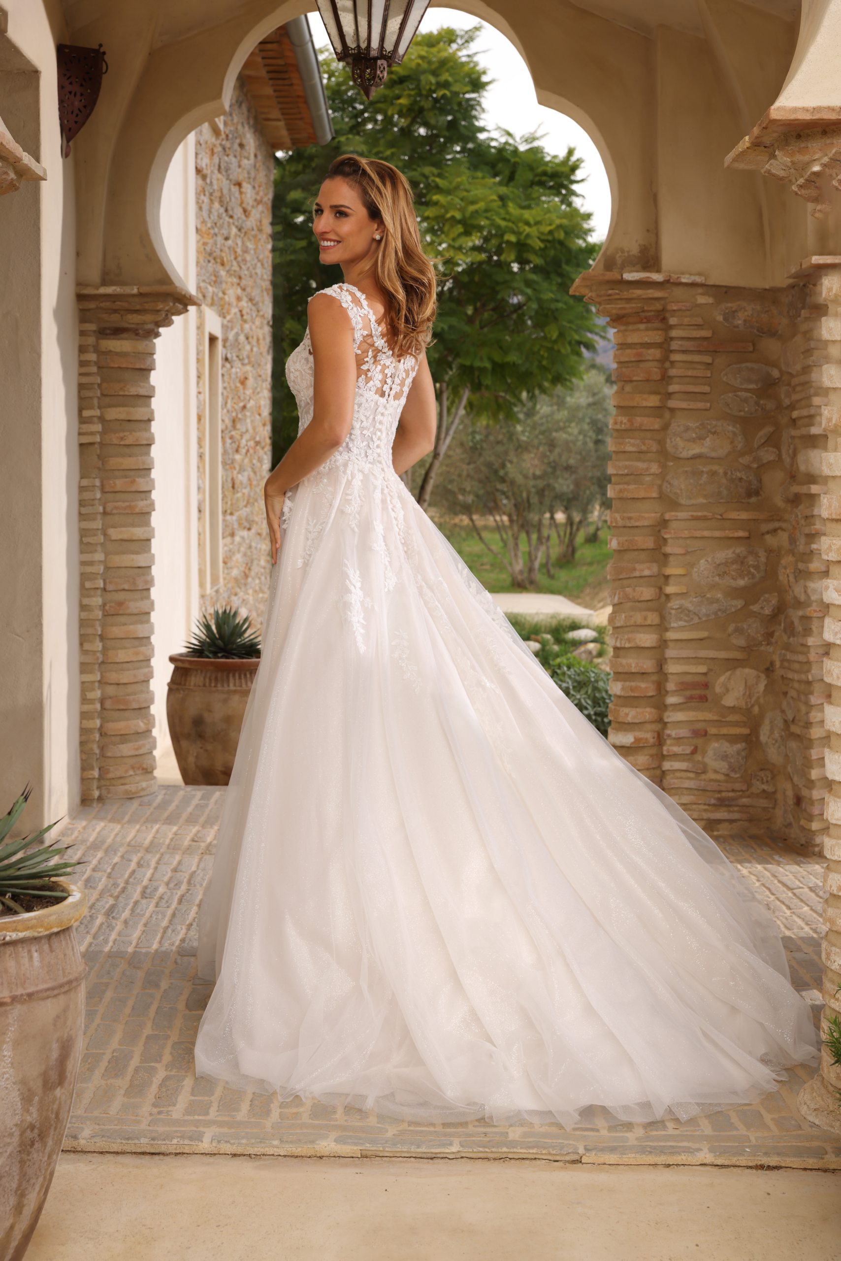 Fallon-Azuree Bridal-Back Azuree-Fallon-Glitter-Trouwjurk-Beijer-Besselink-Bridal