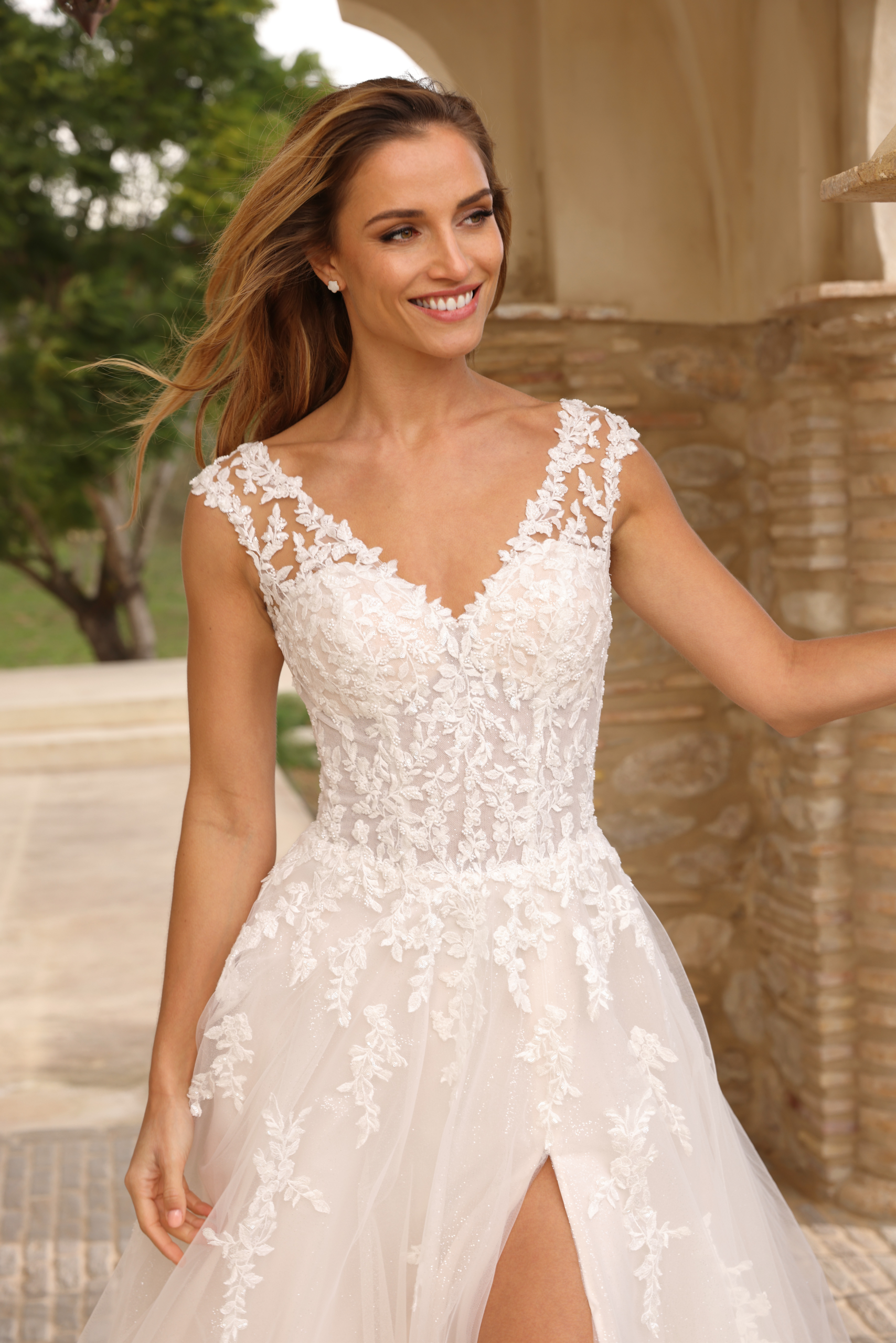 Fallon-Azuree Bridal-Close Azuree-Fallon-Glitter-Trouwjurk-Beijer-Besselink-Bridal