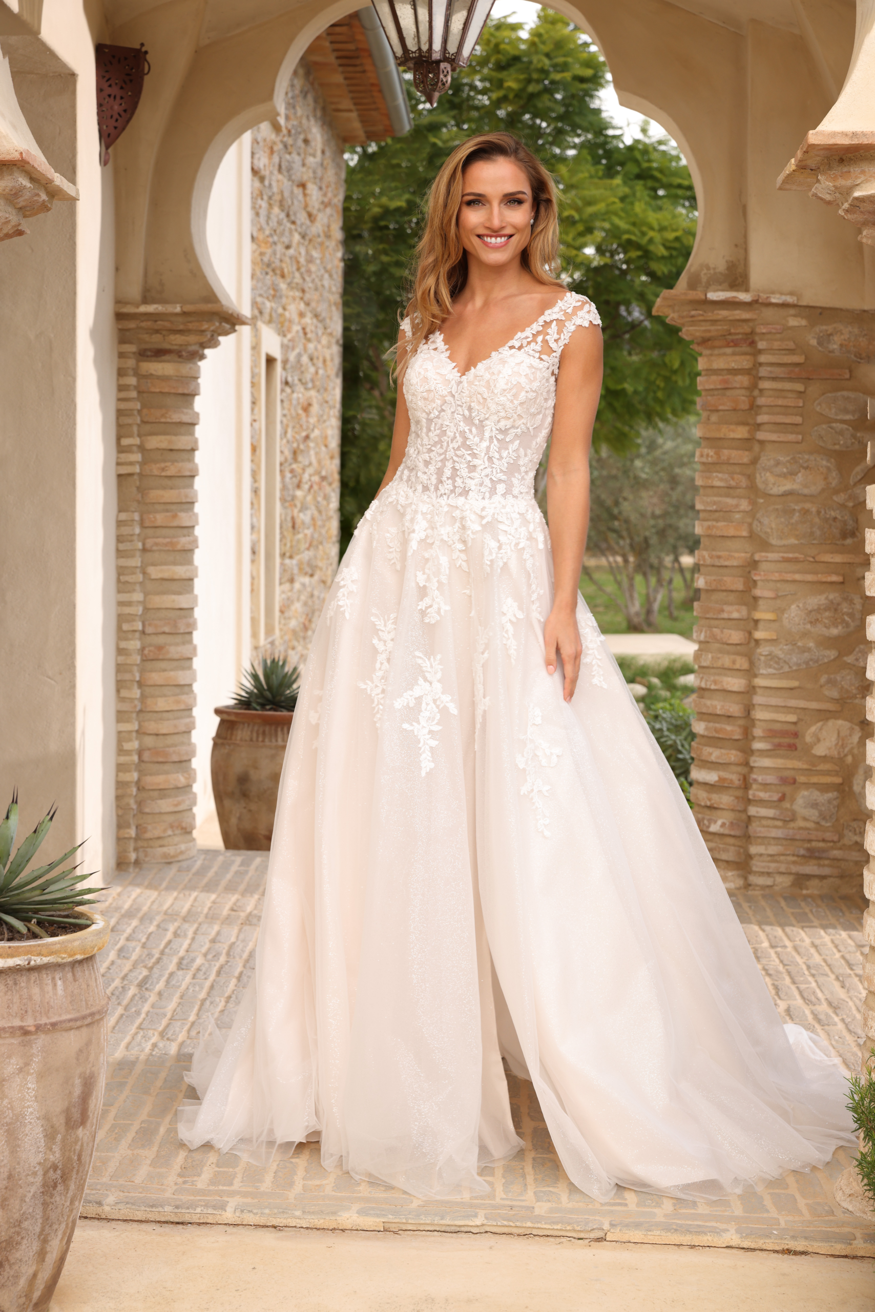 Fallon-Azuree Bridal-Front Azuree-Fallon-Glitter-Trouwjurk-Beijer-Besselink-Bridal