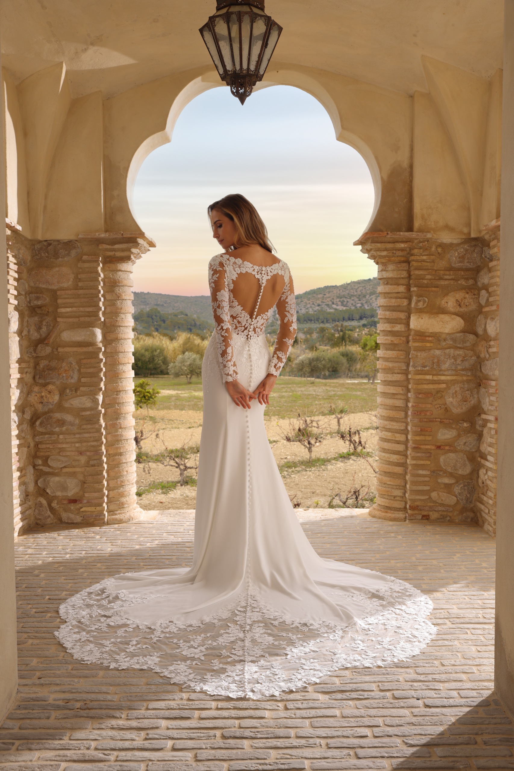 Faraday-Azuree Bridal-Back Azuree-Faraday-Crepe-Trouwjurk-Beijer-Besselink-Bridal-Beltrum