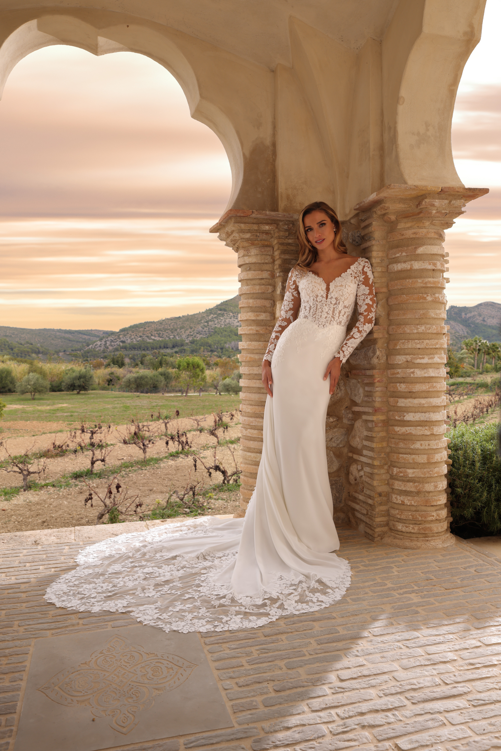Azuree-Faraday-Crepe-Trouwjurk-Beijer-Besselink-Bridal-Beltrum