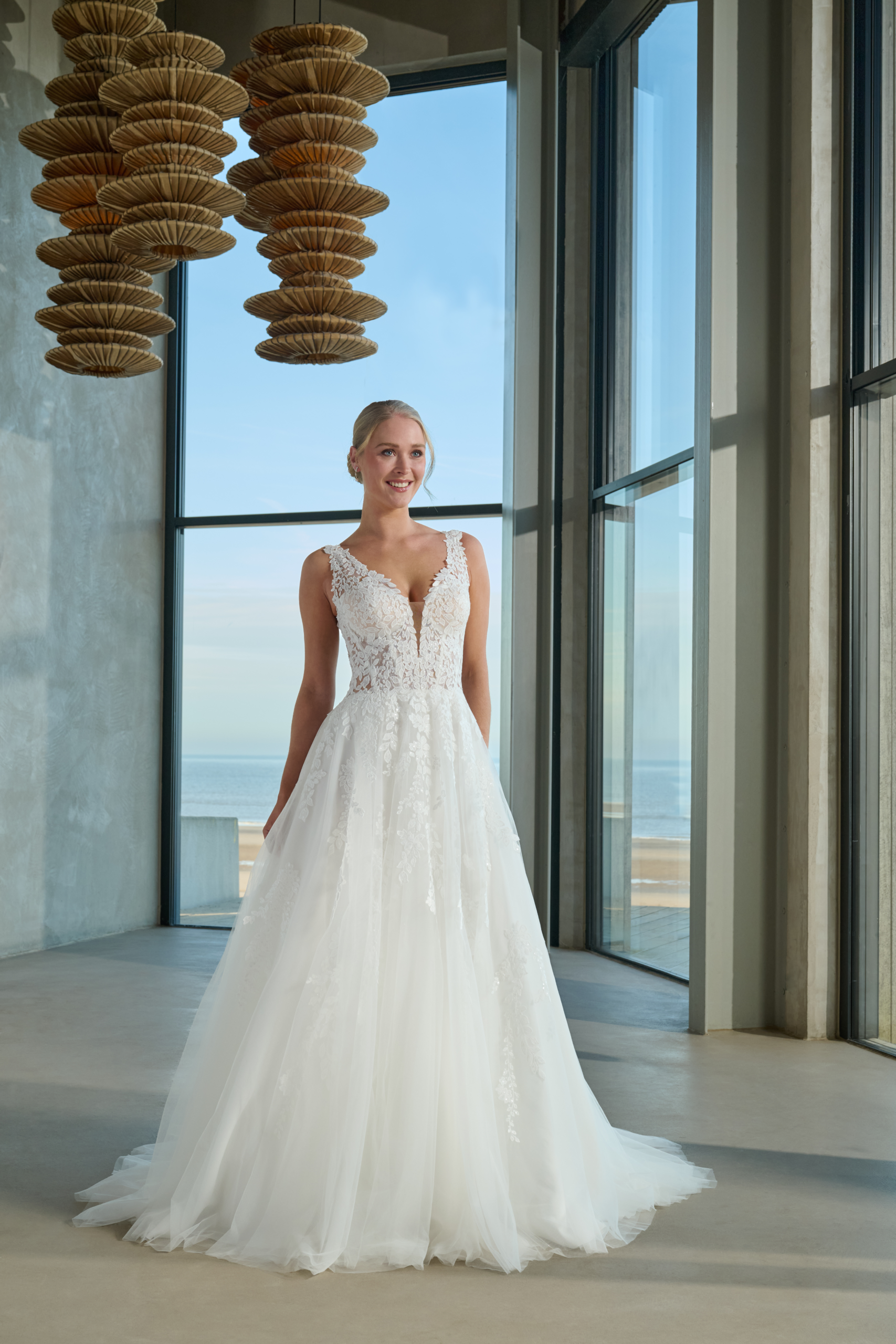 Azuree-February-Trouwjurk-Modern-Klassiek-Beijer-Besselink-Bridal-Beltrum