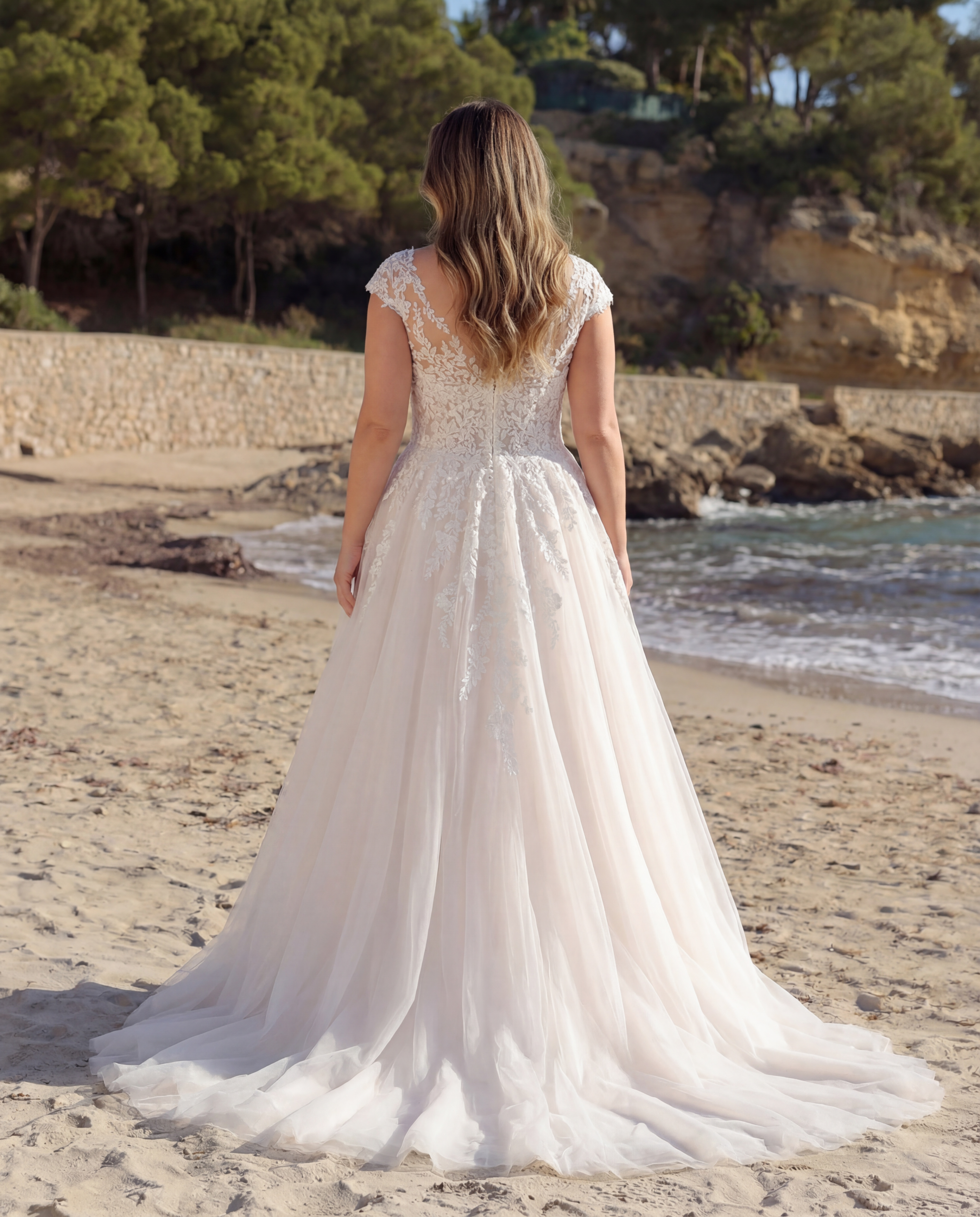 Feeney-Back-Azuree Curvy Azuree-Bridal-Curves-Feeney-Dress-Beijer-Besselink-Bridal
